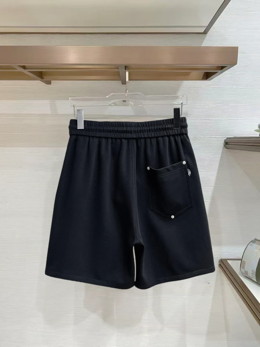 Balenciaga's three-standard complete 2026 summer New Arrival men's casual shorts, advanced custom-made Breathable fabric, Breathable fabric, extremely stretchy and comfortable, impeccable details, top-grade accessories, original logo design concept, delicate and soft feel! The upper body fit is awesome! Size: M-XXXL Please state your height and weight when ordering
